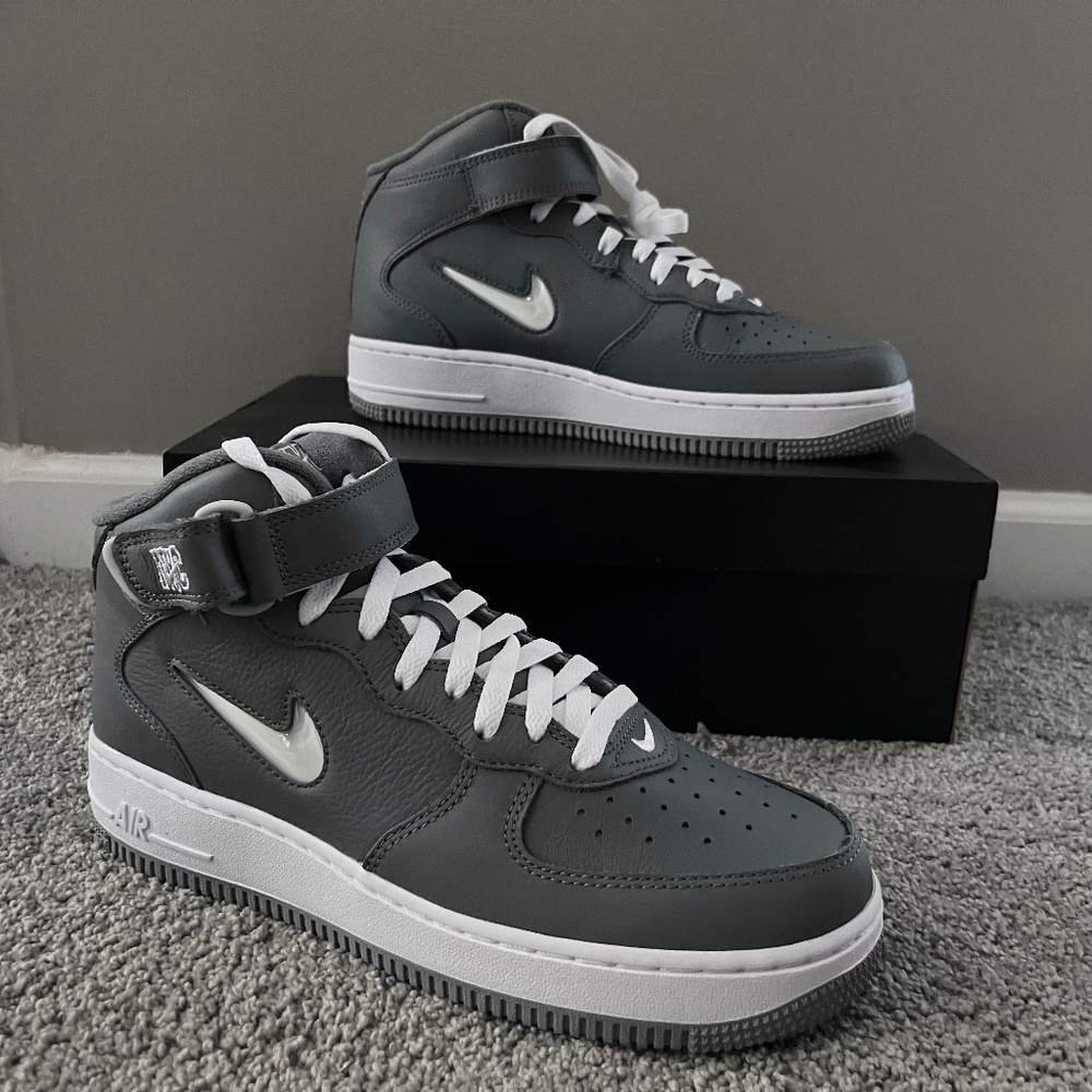 Air Force 1 Mid Qs